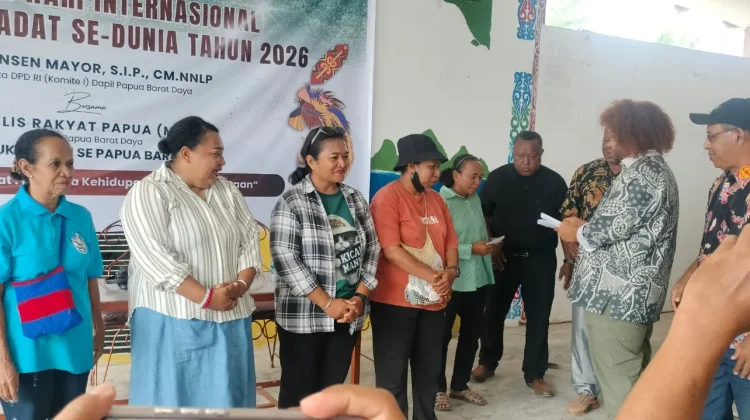 Senator Paul Fincen Mayor Beri Bantuan Dana Kepada 30 Orang UMKM