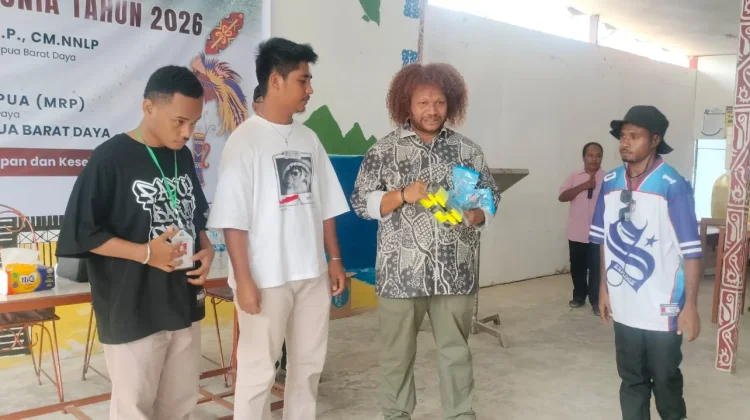 Senator Paul Fincen Mayor Beri Bantuan Dana Kepada 30 Orang UMKM