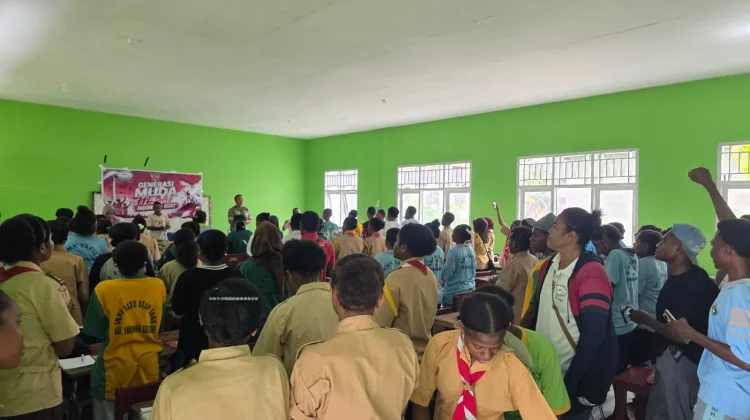 Sosialisasi dan Penyerahan ATK oleh Barisan Merah Putih Sorong Selatan