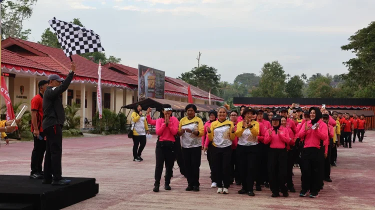 Semarak Sambut HUT RI ke-81 dan HUT Polwan ke-78, Polda PBD Laksanakan Jalan Santai