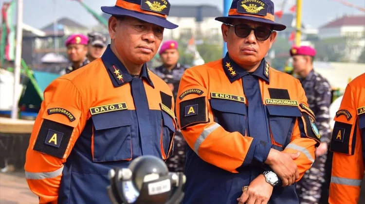 Panglima Koarmada III Terima Brevet Kehormatan Hidro-oseanografi TNI AL