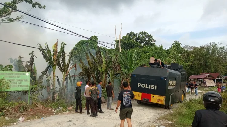 Polres Sorong Selatan Padamkan Kebakaran di Area TPU