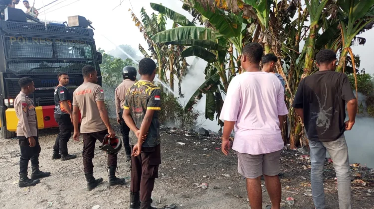 Polres Sorong Selatan Padamkan Kebakaran di Area TPU