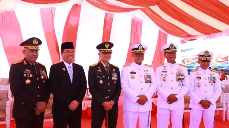 Kapolda PBD Hadiri Upacara HUT ke-81 Kemerdekaan RI di Pantai Reklamasi