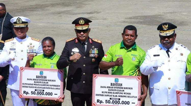 Kapolda PBD Hadiri Upacara HUT ke-81 Kemerdekaan RI di Pantai Reklamasi