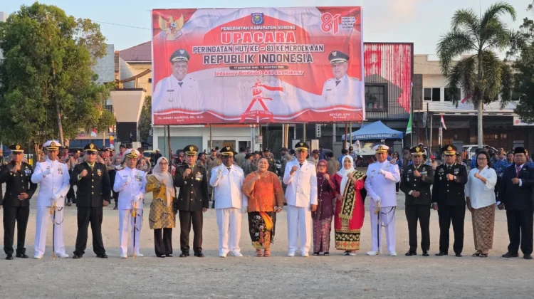 Upacara Penurunan Bendera HUT Ke-81 RI di Kabupaten Sorong