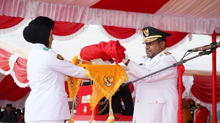 Koarmada III Hadiri Upacara Penurunan Bendera HUT Ke-81 Kemerdekaan RI di PBD