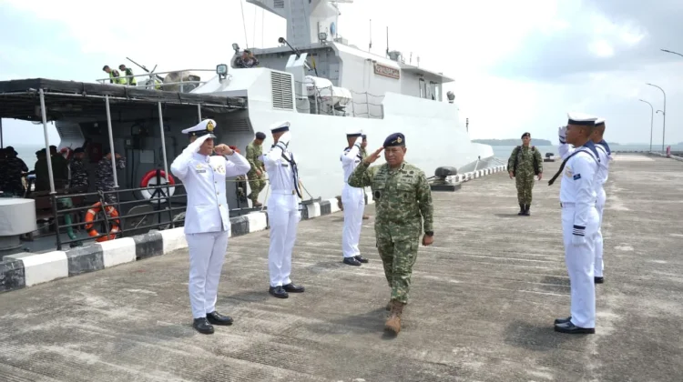 Koarmada III Terima Courtesy Call Inspektur Jenderal TNI Angkatan Laut