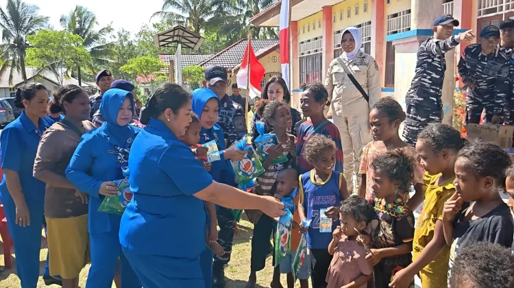 Guskamla Koarmada III Laksanakan Baksos dan Bakkes Bagi Warga Pesisir Bondifuar