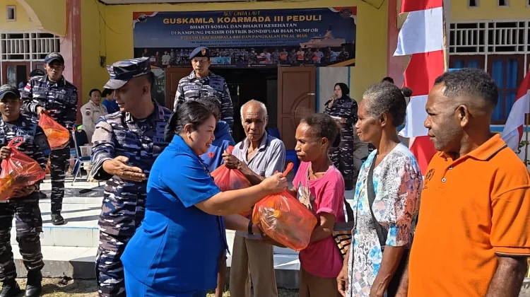 Guskamla Koarmada III Laksanakan Baksos dan Bakkes Bagi Warga Pesisir Bondifuar