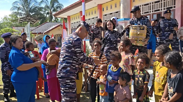 Guskamla Koarmada III Laksanakan Baksos dan Bakkes Bagi Warga Pesisir Bondifuar