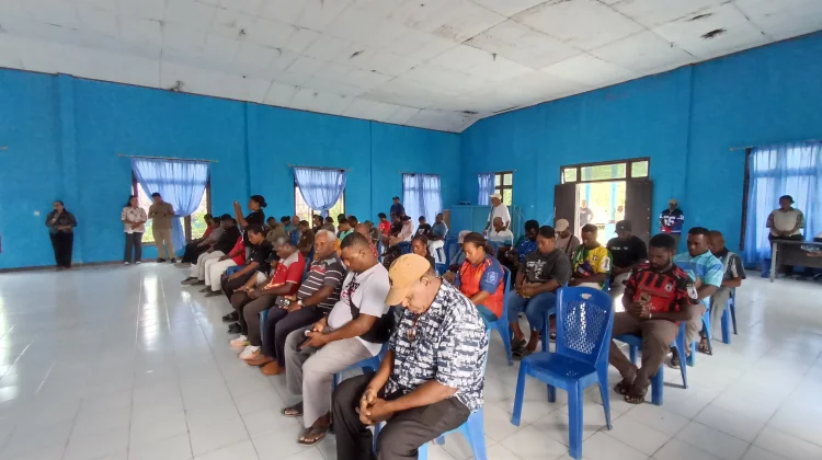 Penyerahan Bantuan Benih Ikan oleh Dinas Perikanan dan Kelautan Sorong Selatan