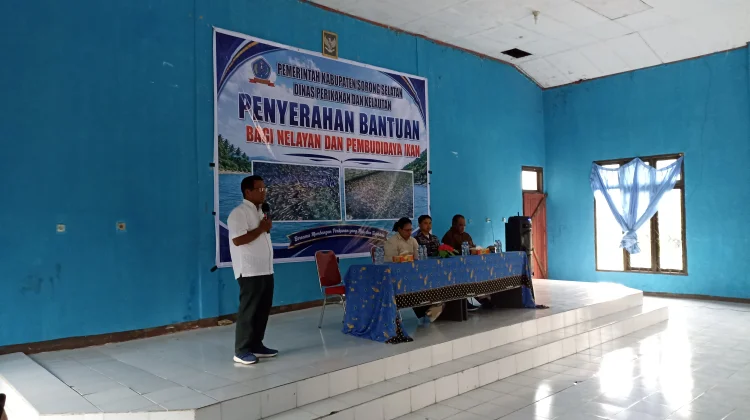 Penyerahan Bantuan Benih Ikan oleh Dinas Perikanan dan Kelautan Sorong Selatan