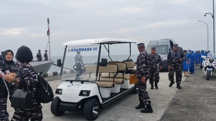 Peduli NTT, TNI AL Distribusikan 10 Ton Bantuan Kemanusiaan Melalui Koarmada III