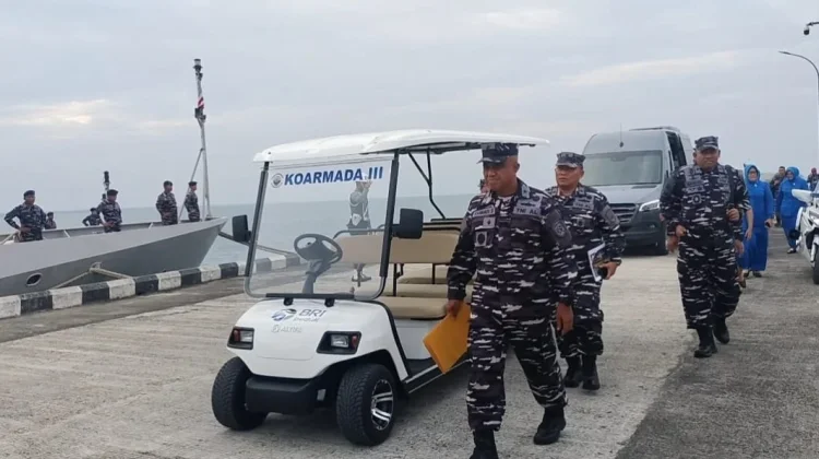 Peduli NTT, TNI AL Distribusikan 10 Ton Bantuan Kemanusiaan Melalui Koarmada III