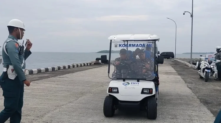 Peduli NTT, TNI AL Distribusikan 10 Ton Bantuan Kemanusiaan Melalui Koarmada III