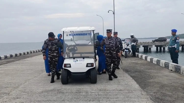Peduli NTT, TNI AL Distribusikan 10 Ton Bantuan Kemanusiaan Melalui Koarmada III