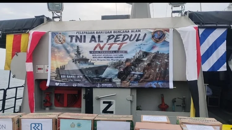 Peduli NTT, TNI AL Distribusikan 10 Ton Bantuan Kemanusiaan Melalui Koarmada III