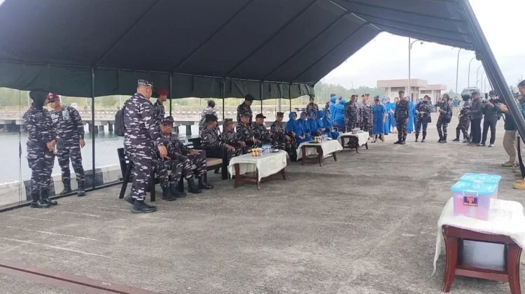 Peduli NTT, TNI AL Distribusikan 10 Ton Bantuan Kemanusiaan Melalui Koarmada III