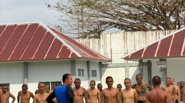 Kalapas Teminabuan Pimpin Langsung Kegiatan Mapenaling WBP Pindahan