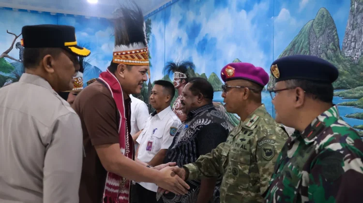 Brigjen Pol. Hengki Haryadi Tiba di Sorong. Disambut Wakapolda dan Forkopimda