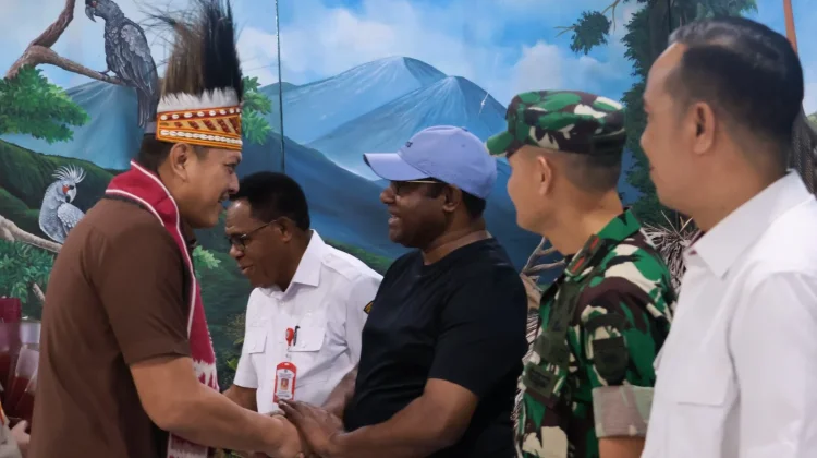Brigjen Pol. Hengki Haryadi Tiba di Sorong. Disambut Wakapolda dan Forkopimda