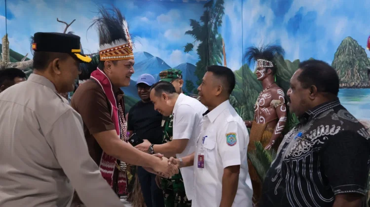 Brigjen Pol. Hengki Haryadi Tiba di Sorong. Disambut Wakapolda dan Forkopimda