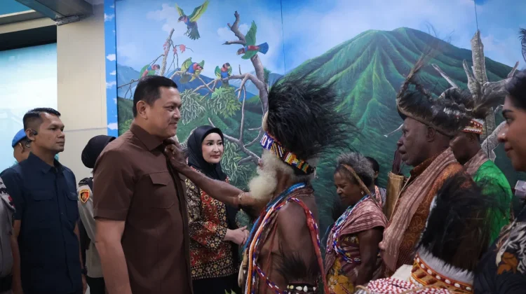 Brigjen Pol. Hengki Haryadi Tiba di Sorong. Disambut Wakapolda dan Forkopimda