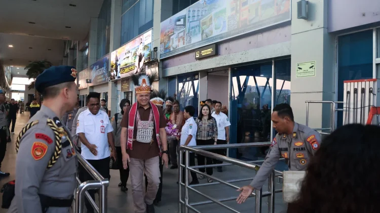Brigjen Pol. Hengki Haryadi Tiba di Sorong. Disambut Wakapolda dan Forkopimda