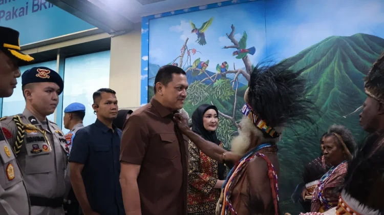 Brigjen Pol. Hengki Haryadi Tiba di Sorong. Disambut Wakapolda dan Forkopimda
