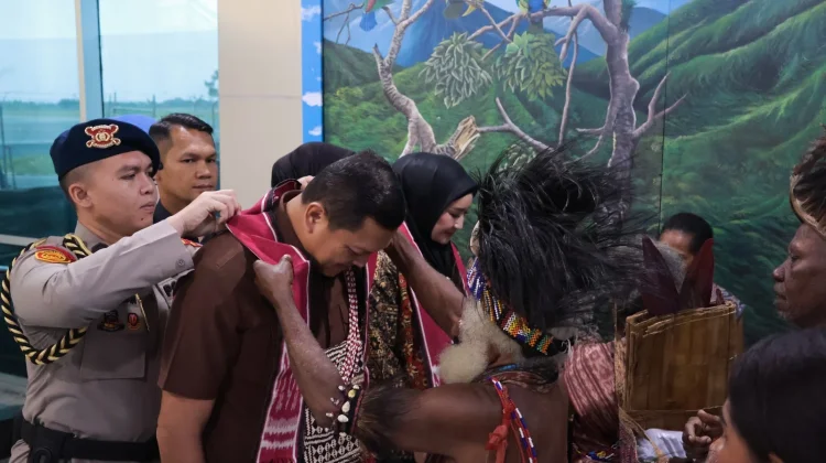 Brigjen Pol. Hengki Haryadi Tiba di Sorong. Disambut Wakapolda dan Forkopimda