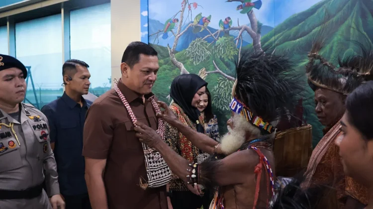 Brigjen Pol. Hengki Haryadi Tiba di Sorong. Disambut Wakapolda dan Forkopimda