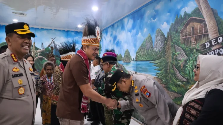 Brigjen Pol. Hengki Haryadi Tiba di Sorong. Disambut Wakapolda dan Forkopimda