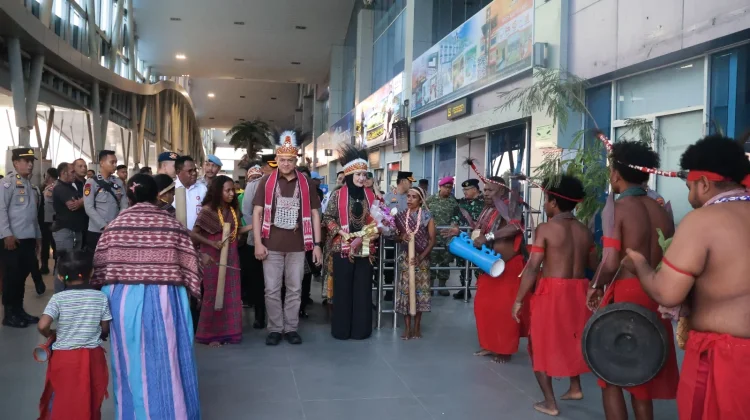 Brigjen Pol. Hengki Haryadi Tiba di Sorong. Disambut Wakapolda dan Forkopimda