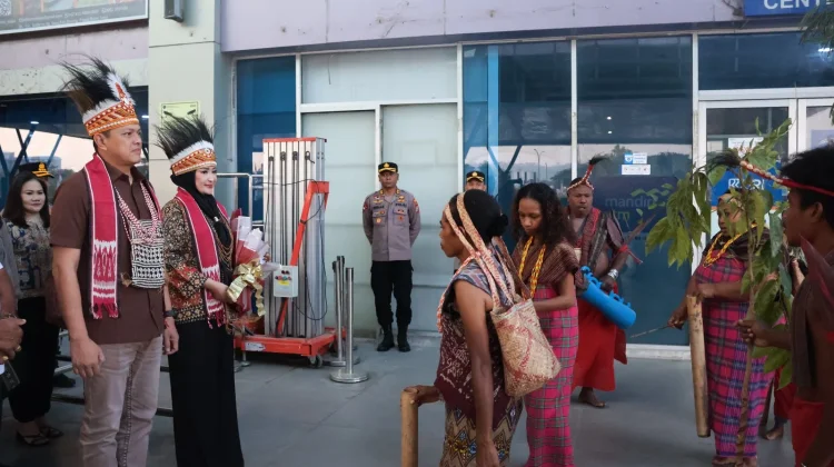 Brigjen Pol. Hengki Haryadi Tiba di Sorong. Disambut Wakapolda dan Forkopimda