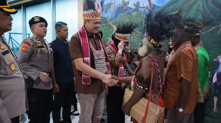 Brigjen Pol. Hengki Haryadi Tiba di Sorong. Disambut Wakapolda dan Forkopimda