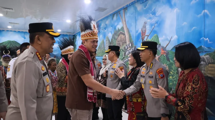 Brigjen Pol. Hengki Haryadi Tiba di Sorong. Disambut Wakapolda dan Forkopimda