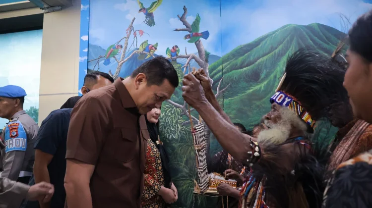 Brigjen Pol. Hengki Haryadi Tiba di Sorong. Disambut Wakapolda dan Forkopimda