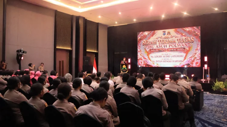 Kapolda Papua Barat Daya Pimpin Serah Terima Tugas Ibu Asuh Polwan