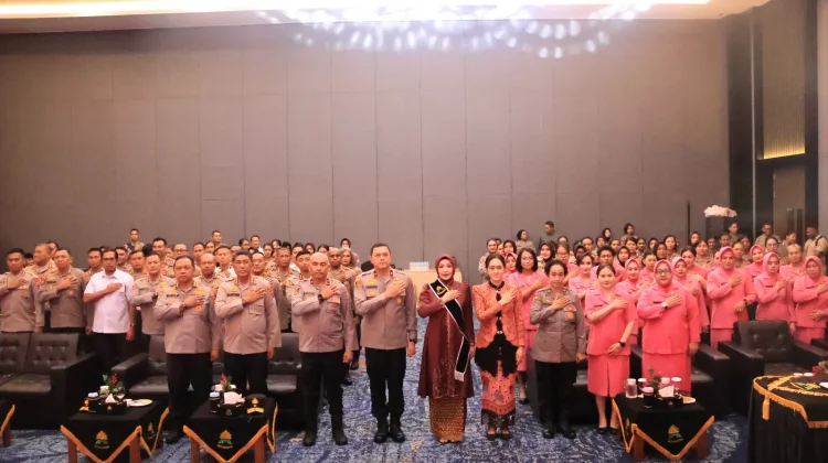 Kapolda Papua Barat Daya Pimpin Serah Terima Tugas Ibu Asuh Polwan