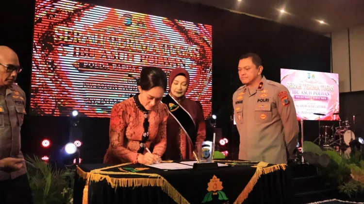 Kapolda Papua Barat Daya Pimpin Serah Terima Tugas Ibu Asuh Polwan
