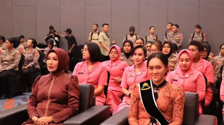 Kapolda Papua Barat Daya Pimpin Serah Terima Tugas Ibu Asuh Polwan