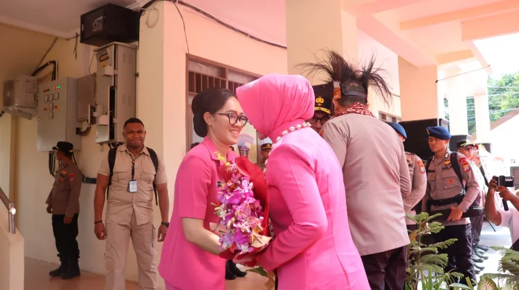 Tradisi Penyambutan dan Pelepasan Warnai Pergantian Kepemimpinan Kapolda PBD