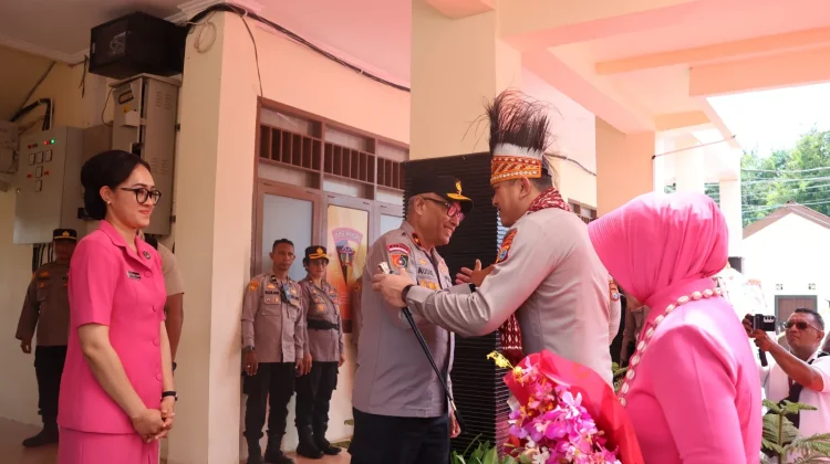 Tradisi Penyambutan dan Pelepasan Warnai Pergantian Kepemimpinan Kapolda PBD