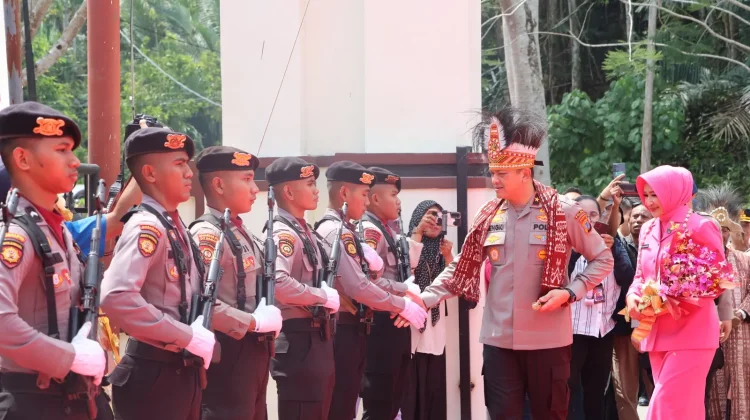 Tradisi Penyambutan dan Pelepasan Warnai Pergantian Kepemimpinan Kapolda PBD