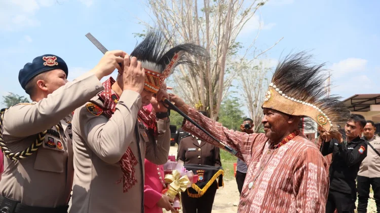Tradisi Penyambutan dan Pelepasan Warnai Pergantian Kepemimpinan Kapolda PBD