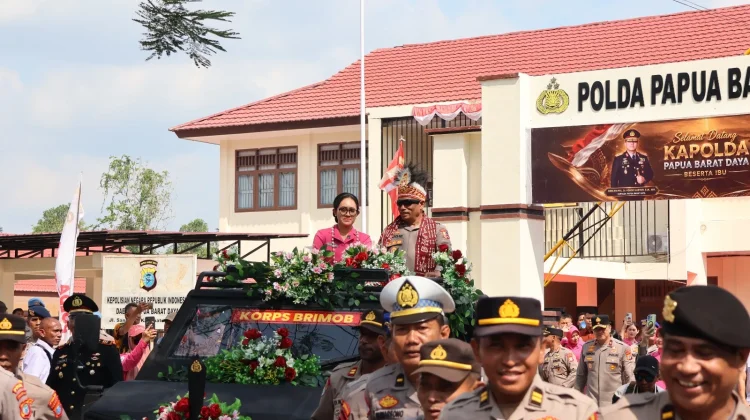 Tradisi Penyambutan dan Pelepasan Warnai Pergantian Kepemimpinan Kapolda PBD