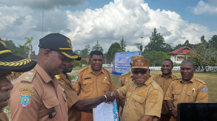 Daftar Kepala Kampung di Sorong Selatan yang Menerima SK penetapan Perpanjangan