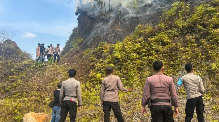Polres Tambrauw Padamkan Kebakaran Lahan di Sekitar Kediaman Wakil Bupati