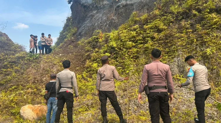 Polres Tambrauw Padamkan Kebakaran Lahan di Sekitar Kediaman Wakil Bupati
